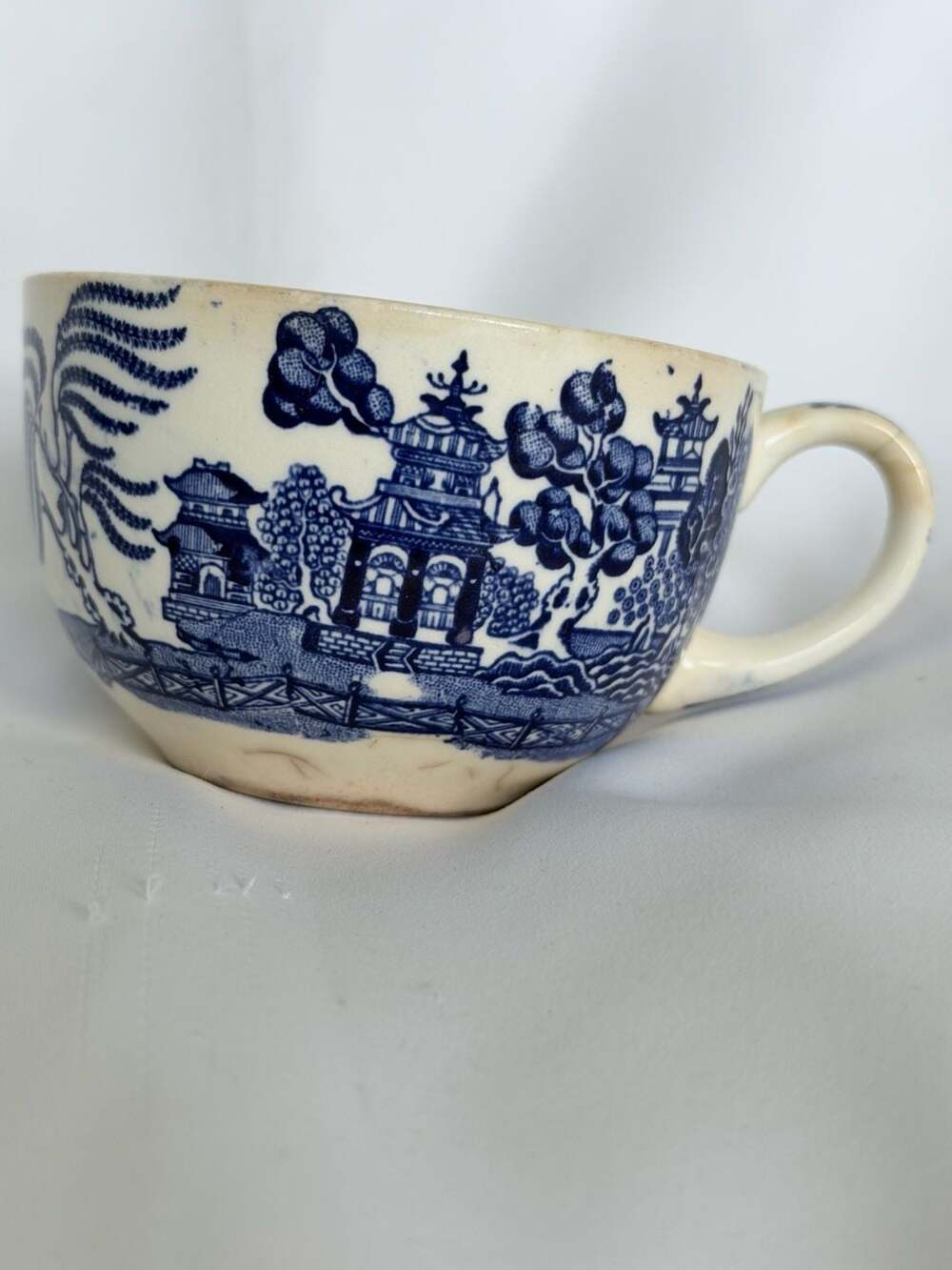 Vintage Blue Willow Asian Scene Porcelain Teacup